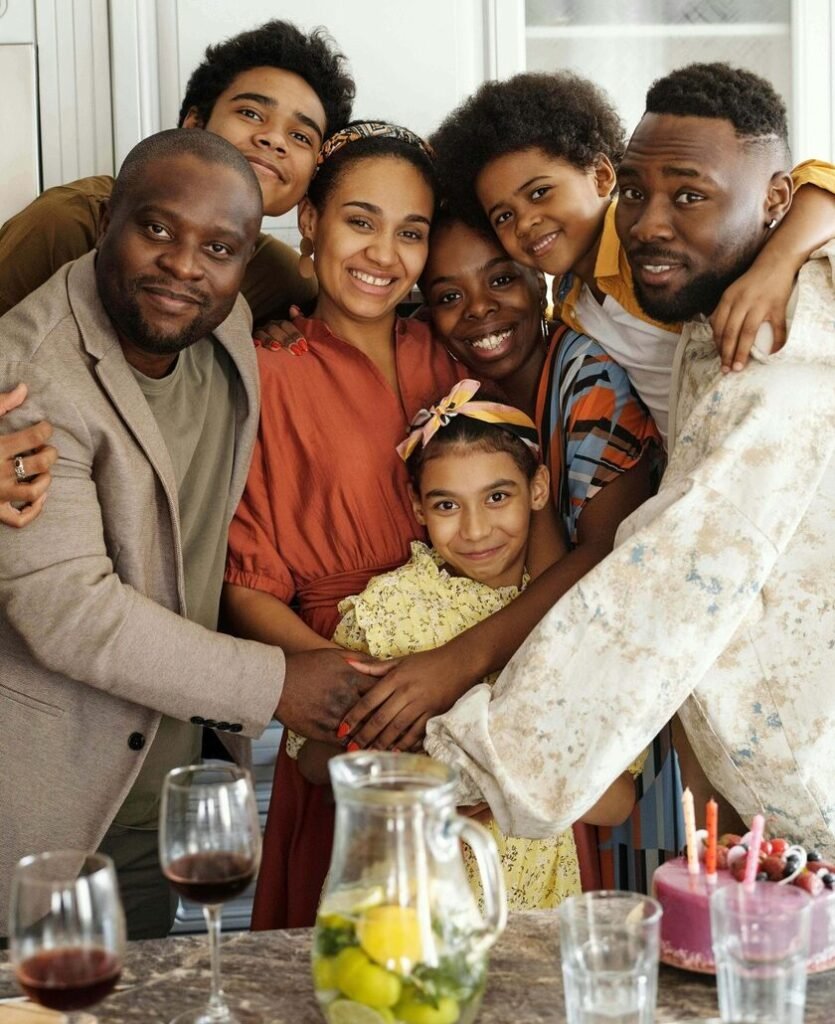 Familia-feliz-porque-todos-sus miembros-estan-asegurados-con-Pirela-Insurance-Agency